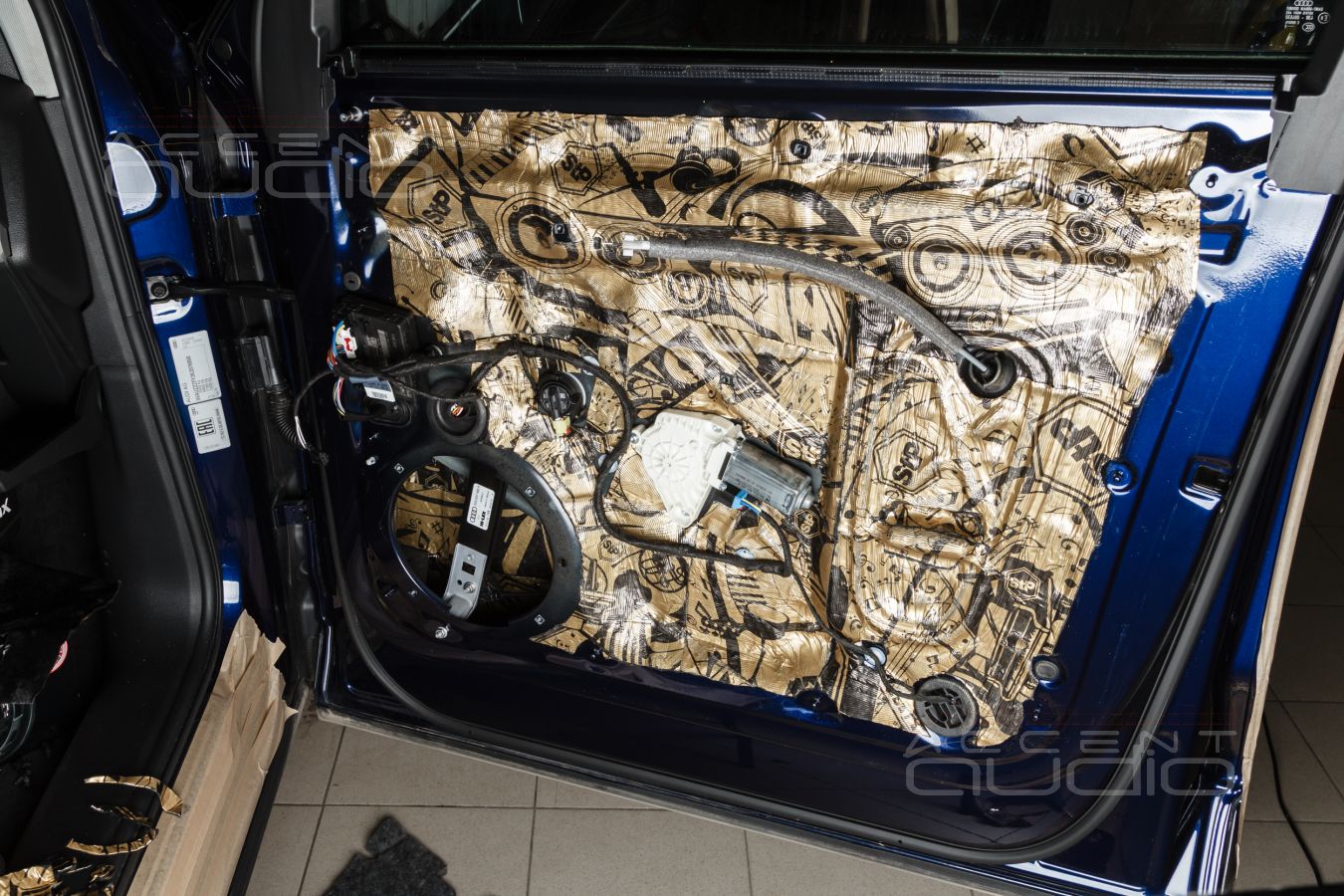 Шумоизоляция\Аудиоподготовка дверей и установка новой акустики SOAudio в Audi Q5