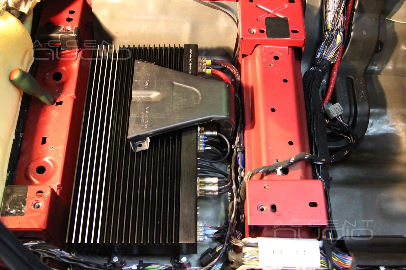 Установка аудиопроцессора и усилителя в RangeRover Evoque