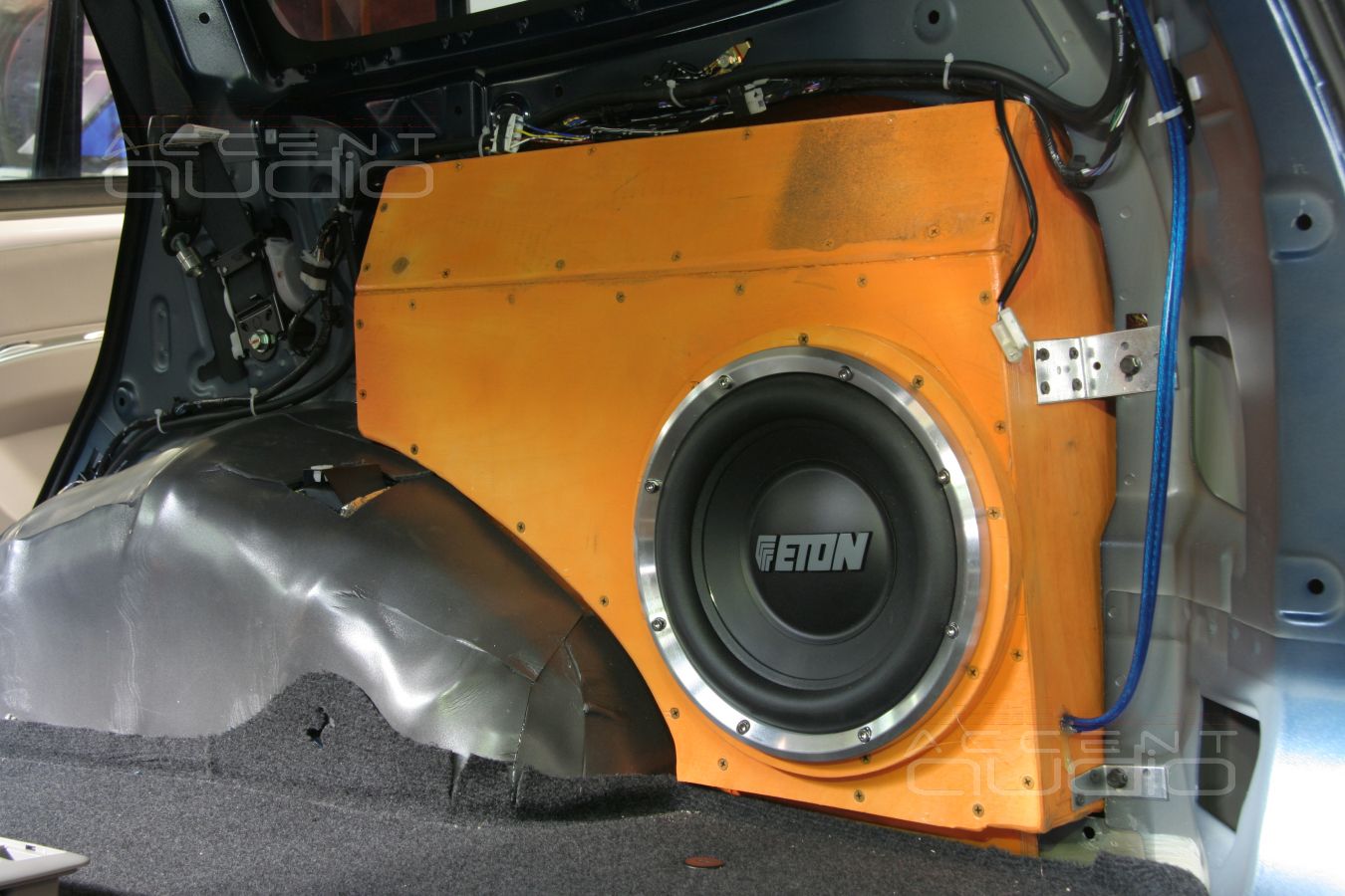 Установка усилителей в Mitsubishi Pajero Sport