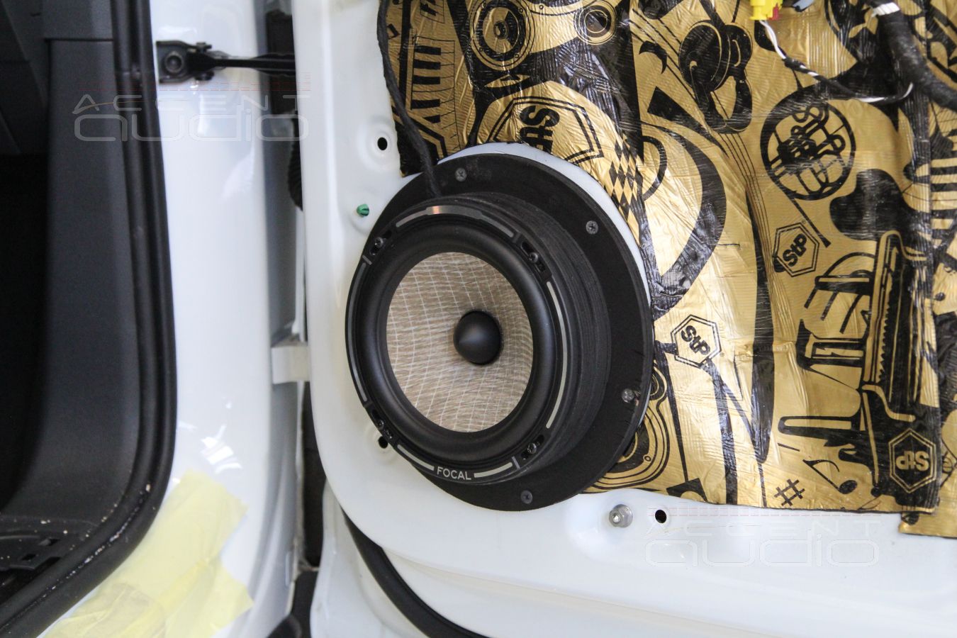 Установка мидбасов в новый Тигуан