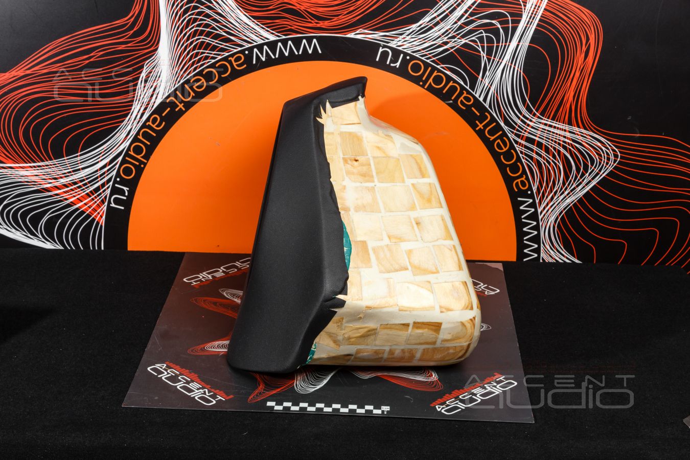 Сабвуфер-стелс на базе динамика Dego – специально для BMW 540i