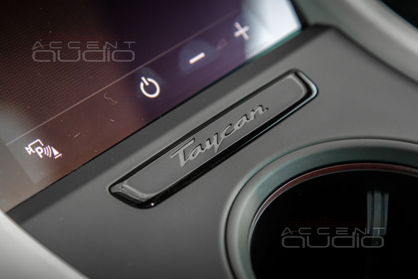 Явные отличия настоящей аудиосистемы от Burmester в Porsche Taycan