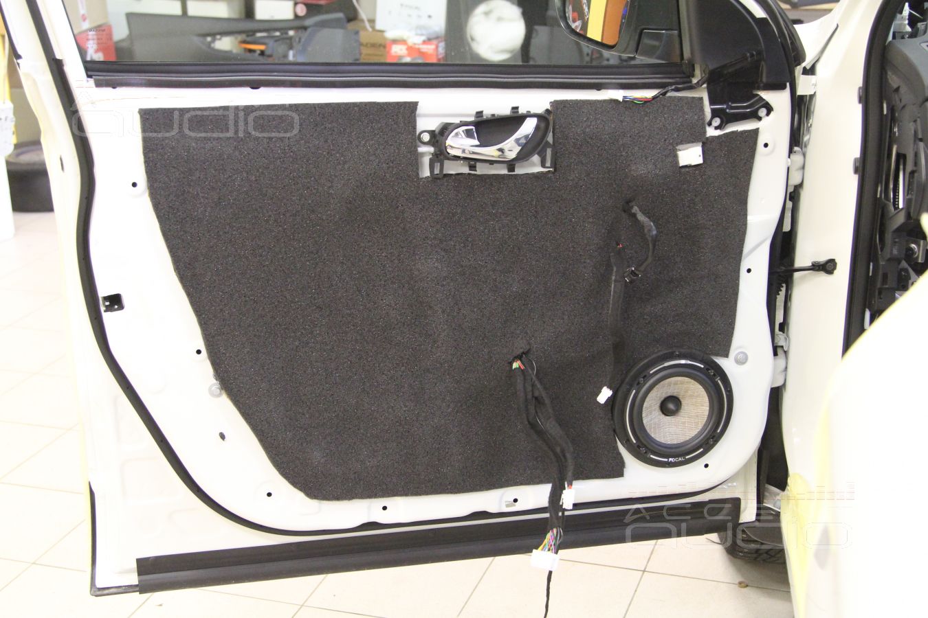 Установка акустики Focal 