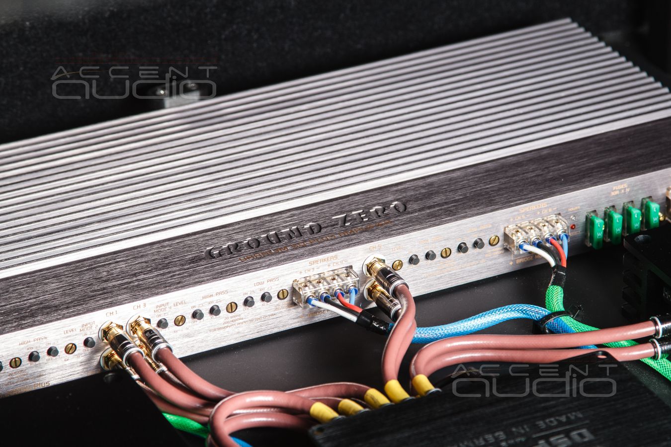 Скрытая интеграция: 9 каналов усиления и 10 каналов процессинга в Rolls Royce Wraith