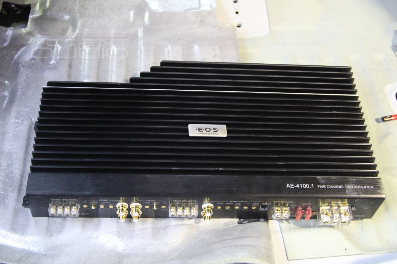 Установка усилителя и аудиопроцессора в Acura MDX