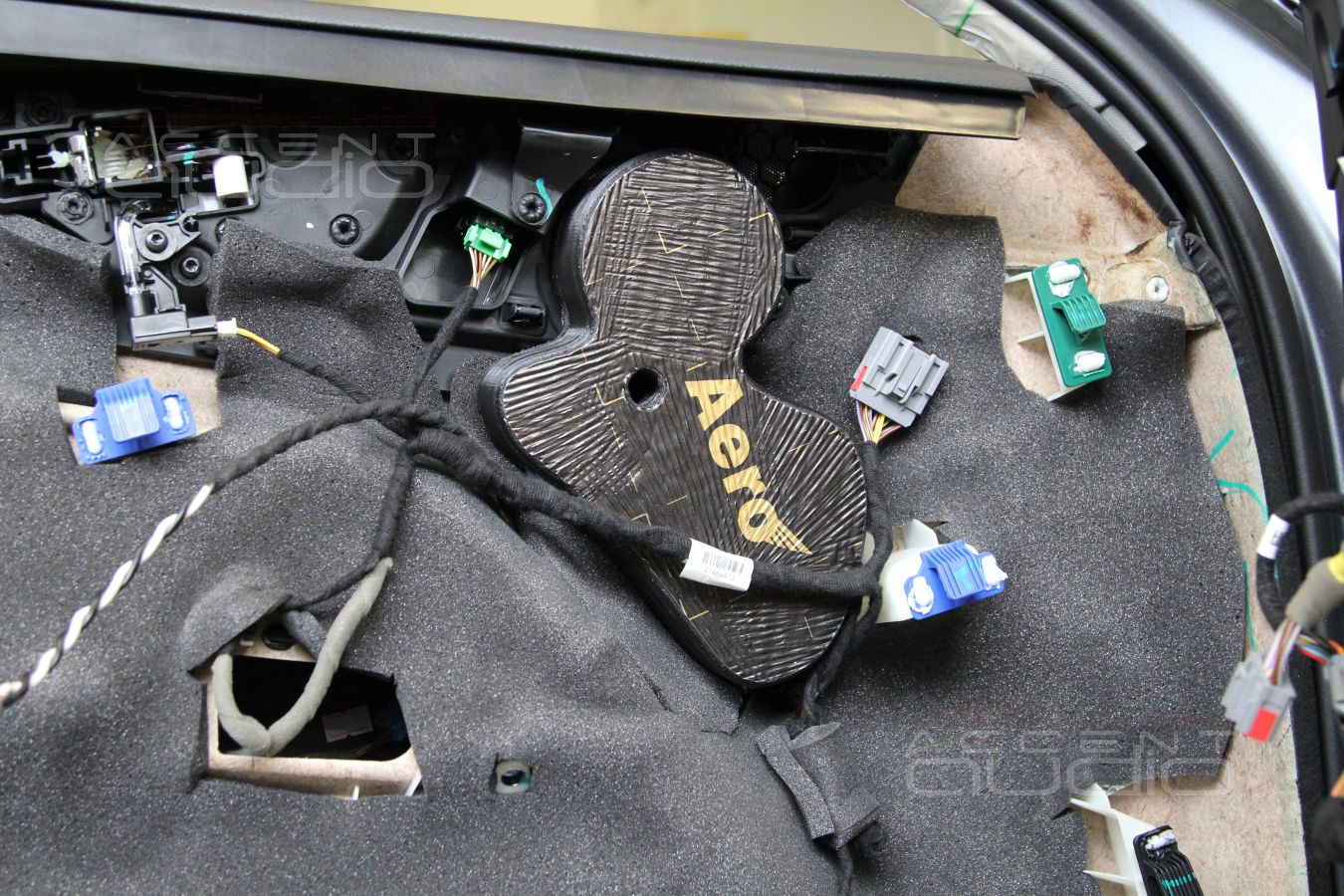 Сборка и установка: Brax ML3 и Focal Utopia в дверях Volvo XC60