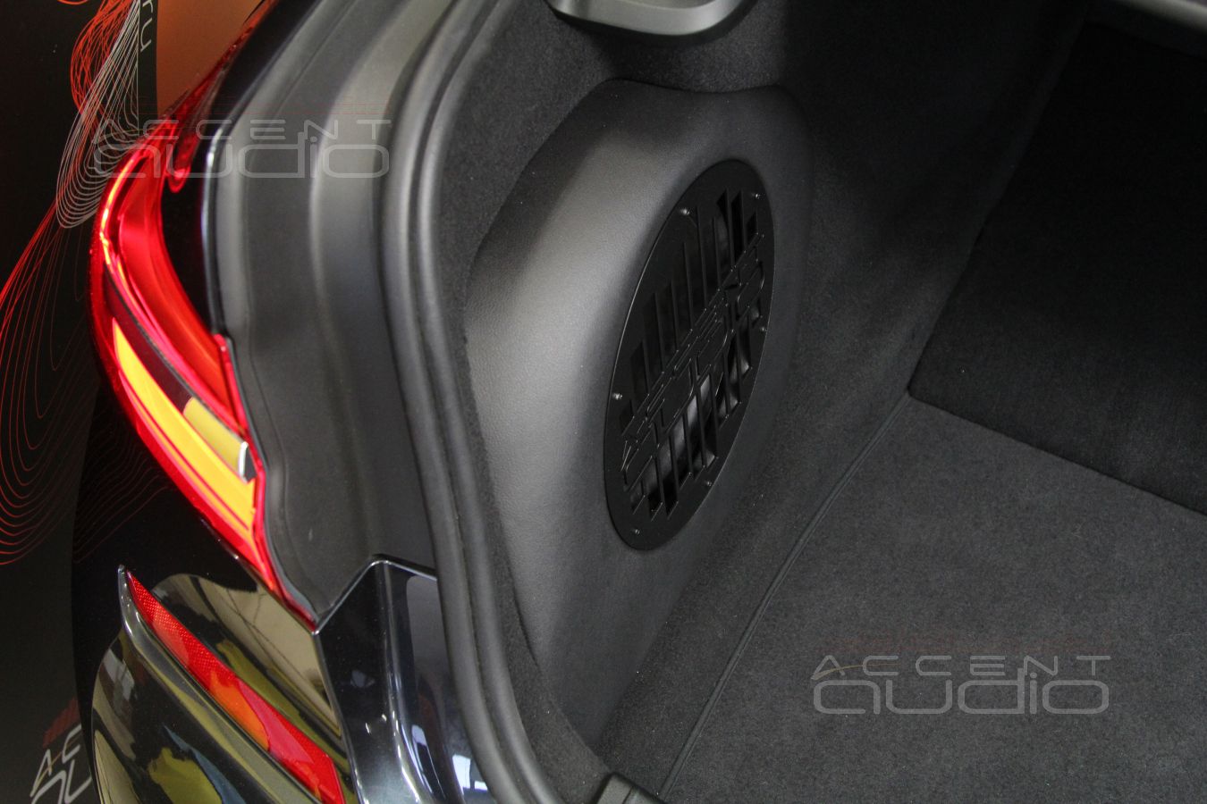 Сабвуфер стелс с головкой от JLAudio специально для BMW 730LD