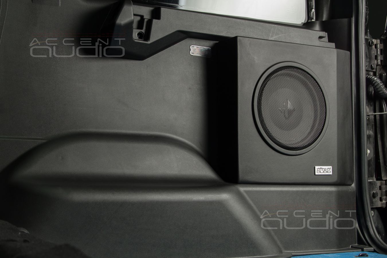 Сабвуфер-стелс специально для УАЗ Патриот – стильная необходимость