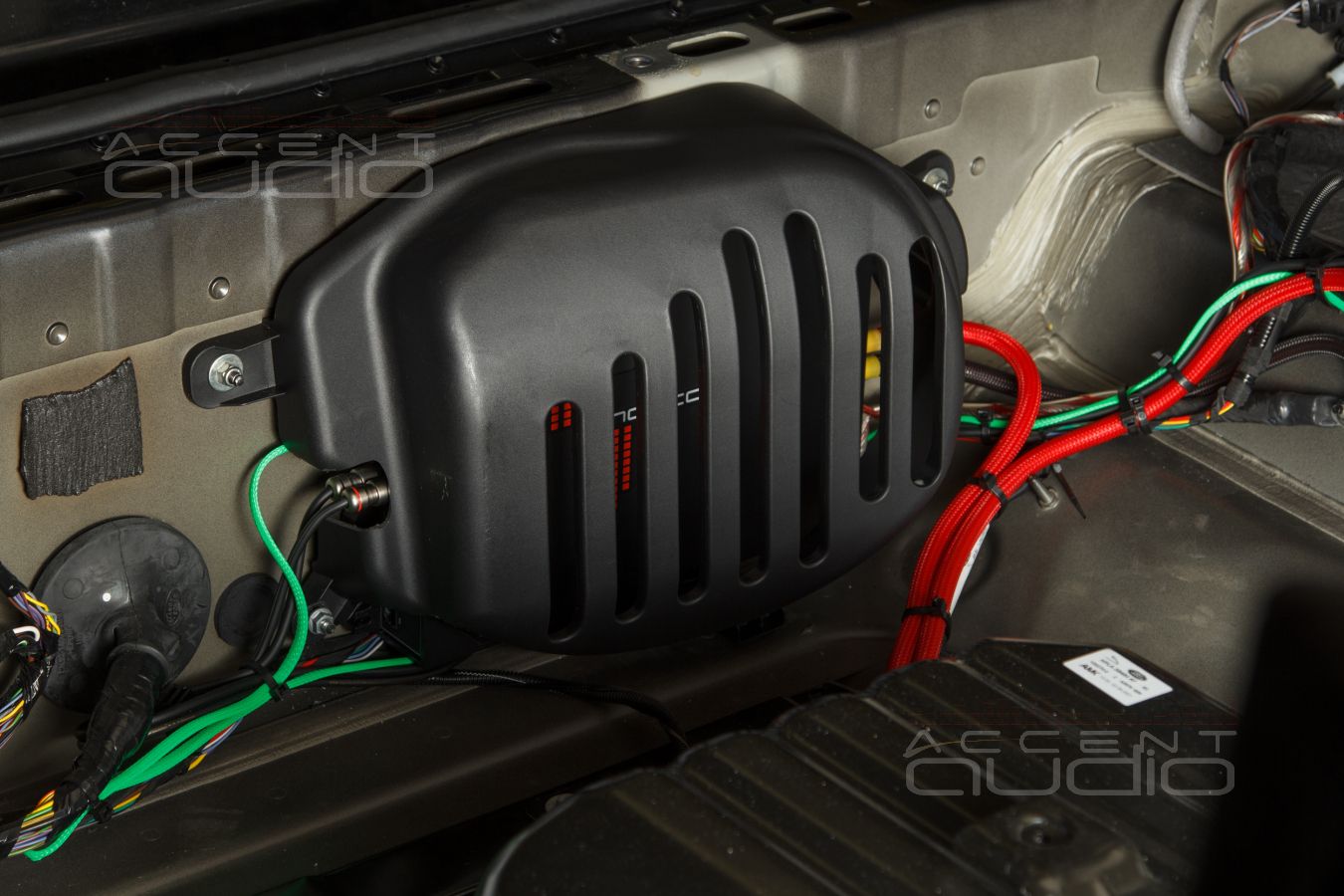 Сабвуферный усилитель Mosconi ONE 250.2 в RangeRover