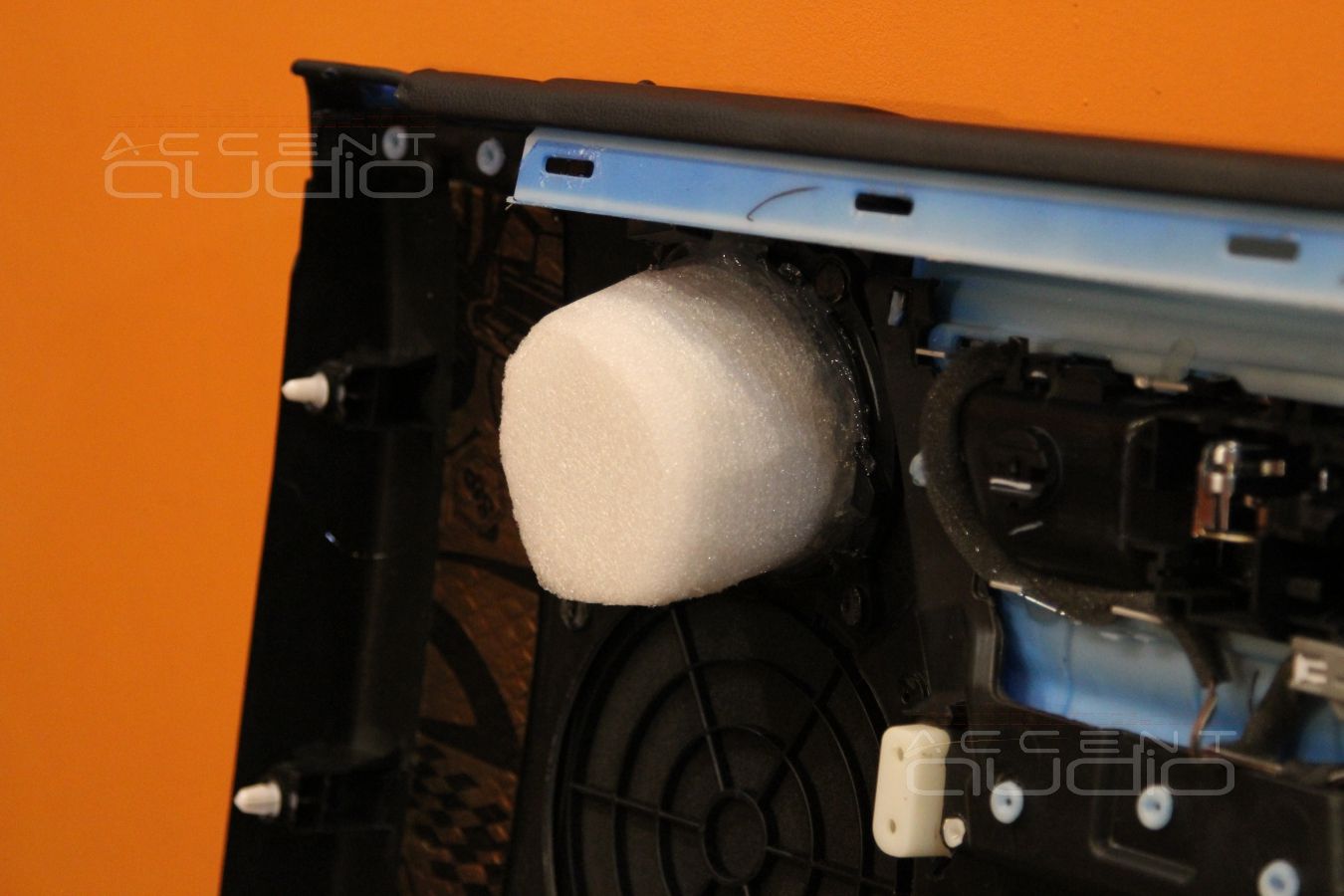 Установка акустики Focal Performance в Range Rover Discovery