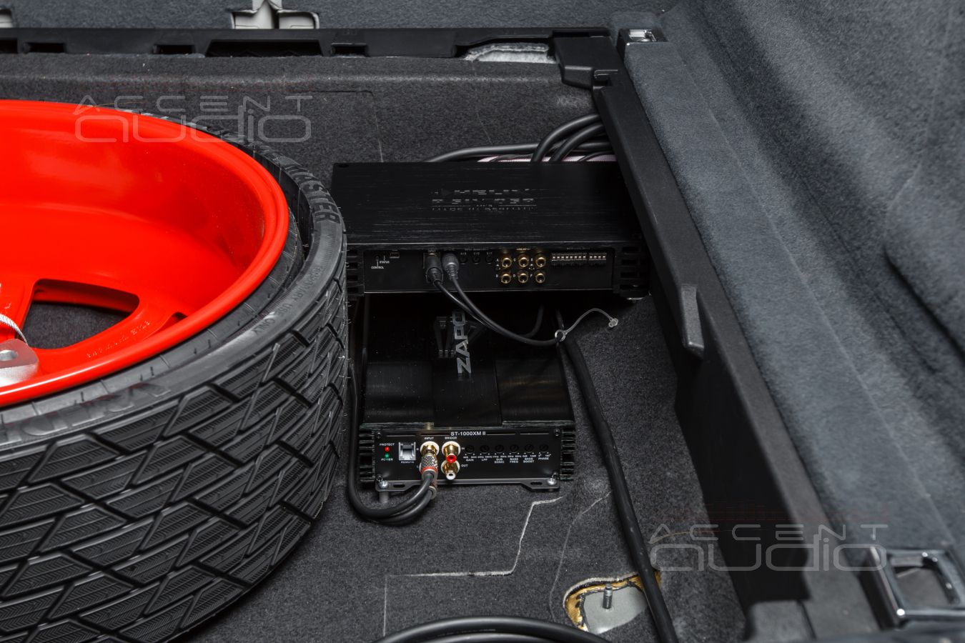 Штатная установка нового усилителей Helix и Zapco в Porsche Cayenne Coupe