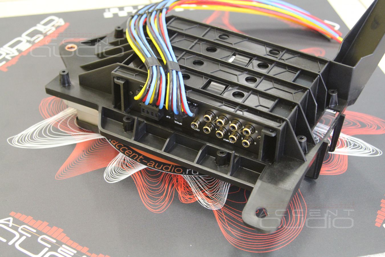 Установка процессора Helix DSP PRO MK2 в Porsche Macan