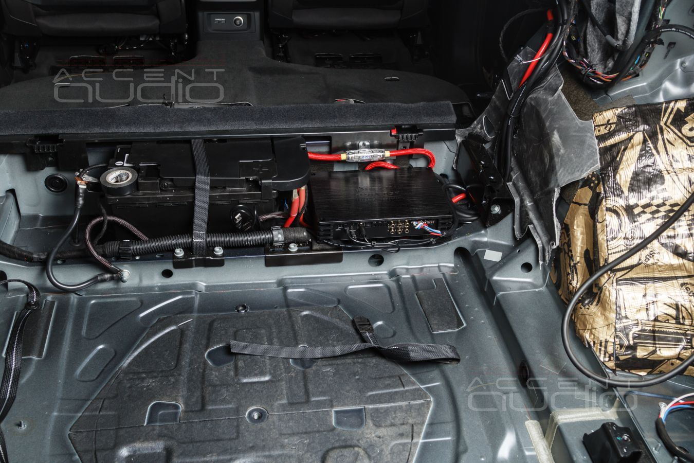 Один процессорный усилитель для всей системы и двух источников: снова Helix PSix