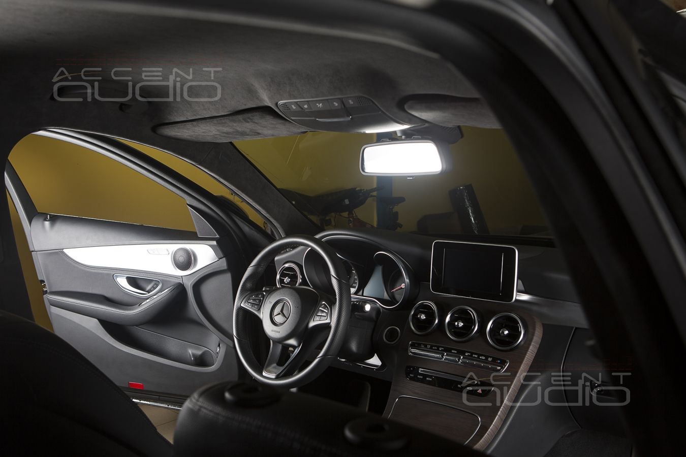 Перетяжка потолка Mercedes-Benz C-Class W205 в алькантару