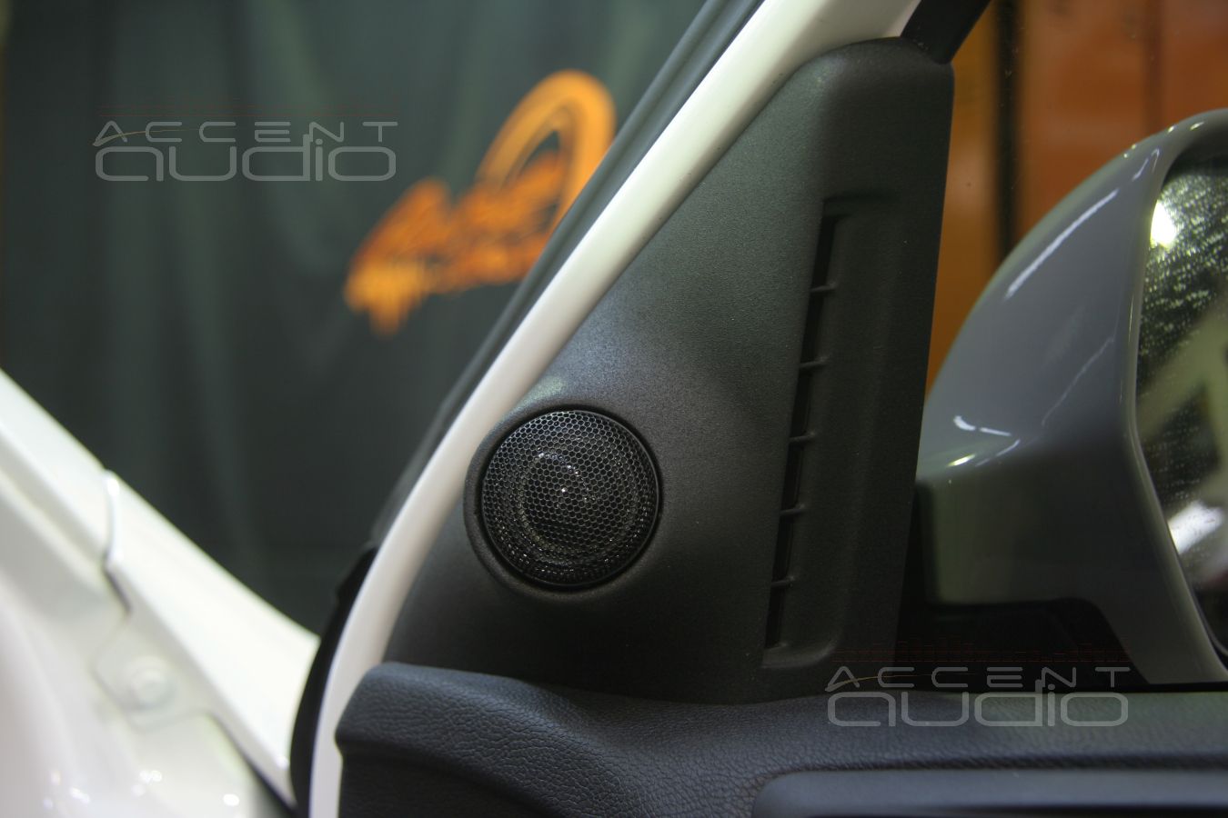 Установка твитеров (пищалок), изготовление подиумов