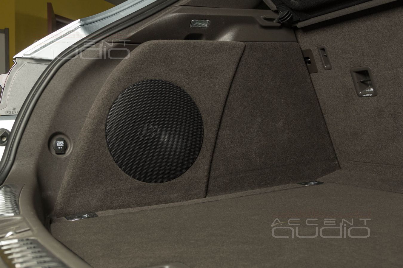 Классический корпус сабвуфера Dego для Macan в новом стиле