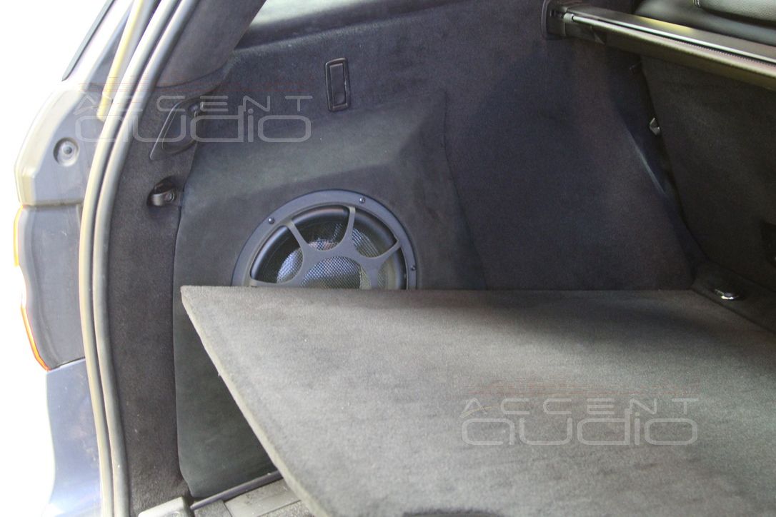 Сабвуфер, встроенный в крыло Mercedes GLE