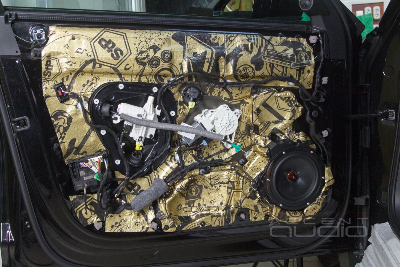 Мидбасы Ground Zero GZPK Reference 180 в новой Audi RS6 Avant штатно !