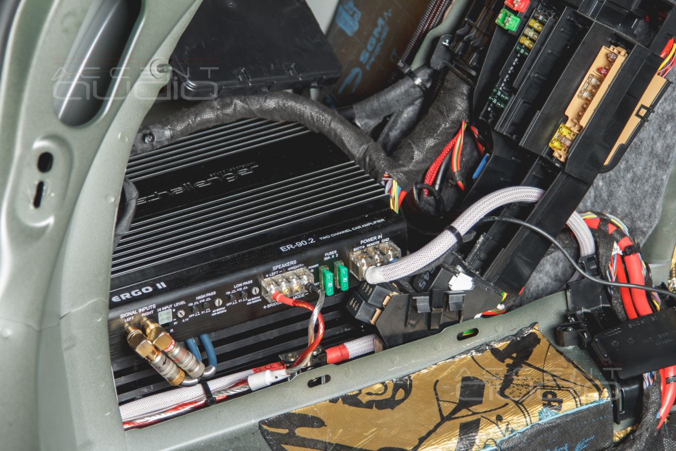 Установка усилителей Helix и Challenger в Audi A5