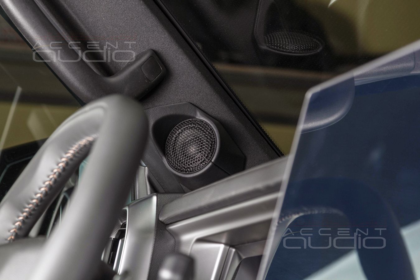 Стильное и лучшее решение для звука Jetour T2  - широкополосные излучатели в стойках