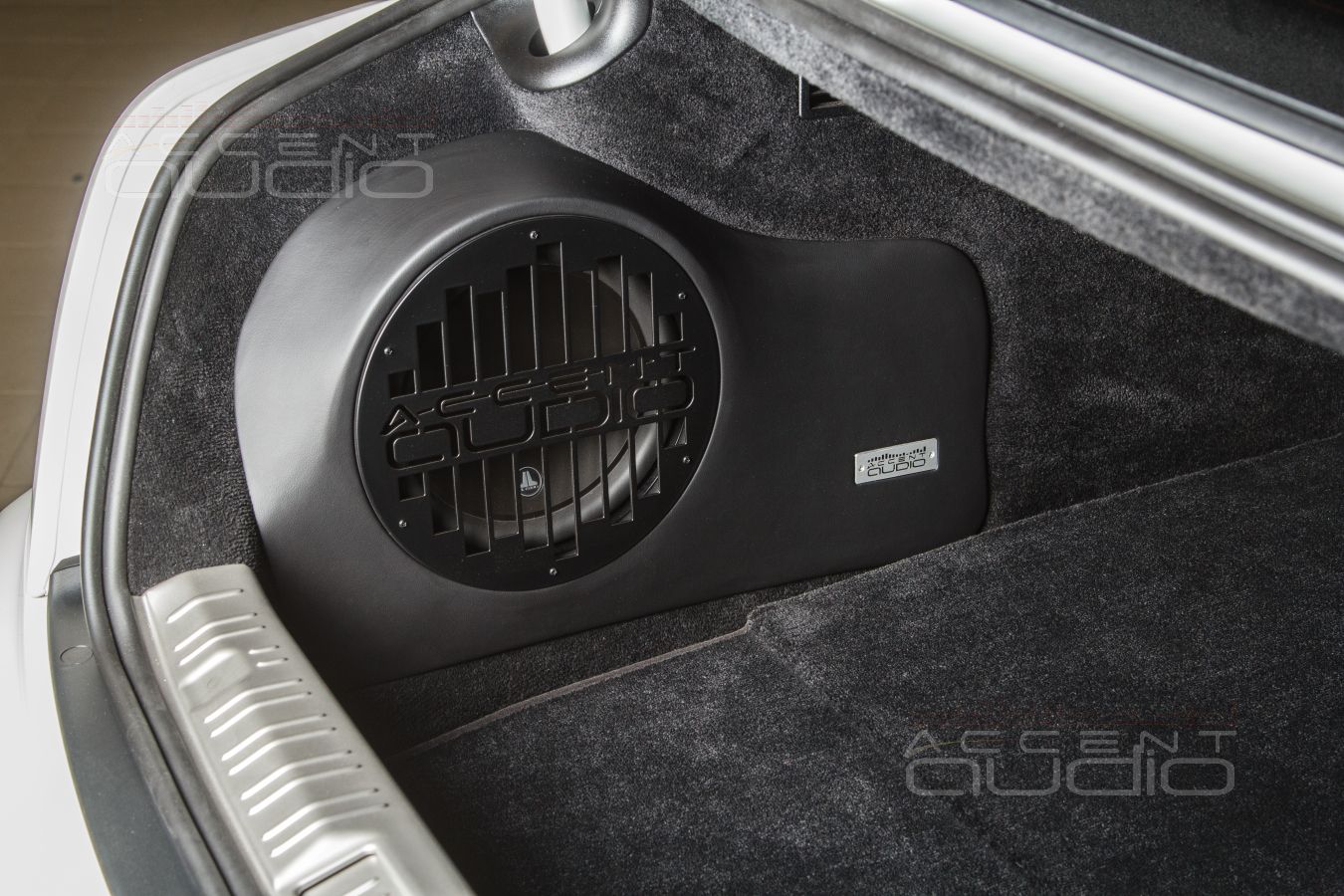 Интеграция баса: серьёзный сабвуфер в Rolls Royce Wraith