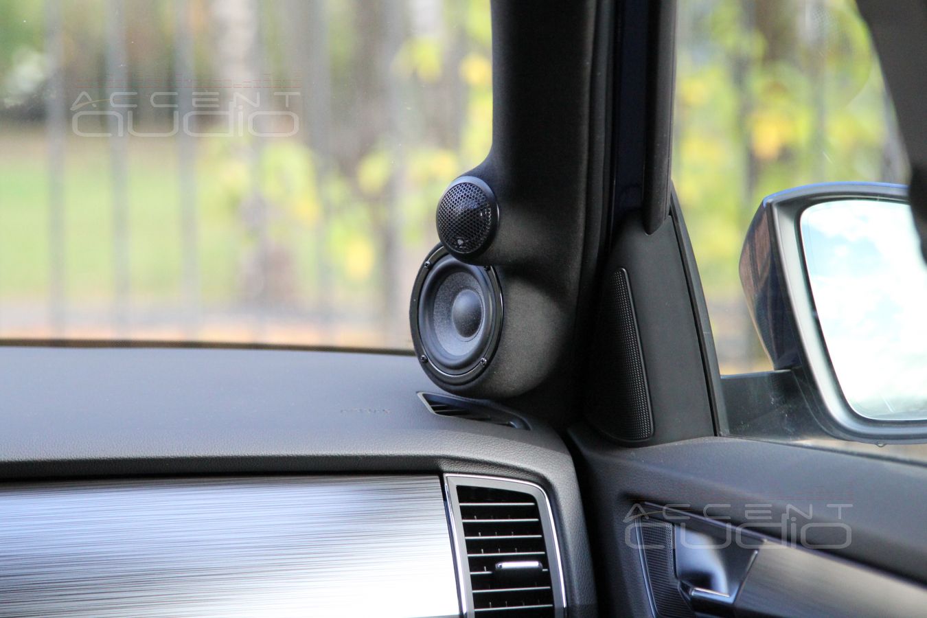 Сразу – главное: подиумы для твитеров Rainbow и среднечастотных излучателей Brax для Skoda Kodiaq