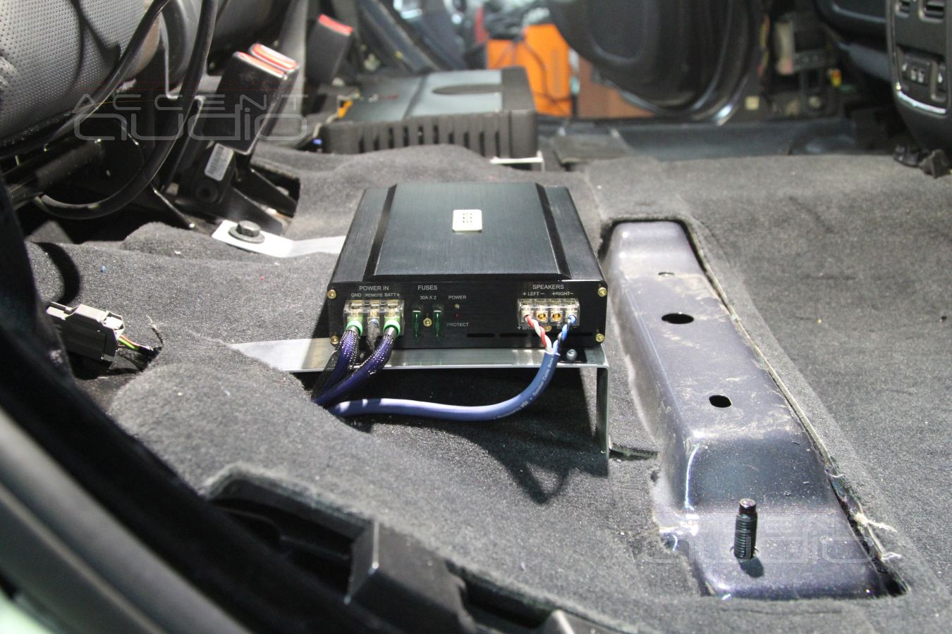 Установка усилителей Focal и E.O.S. в Jeep Grand Cherokee 2014