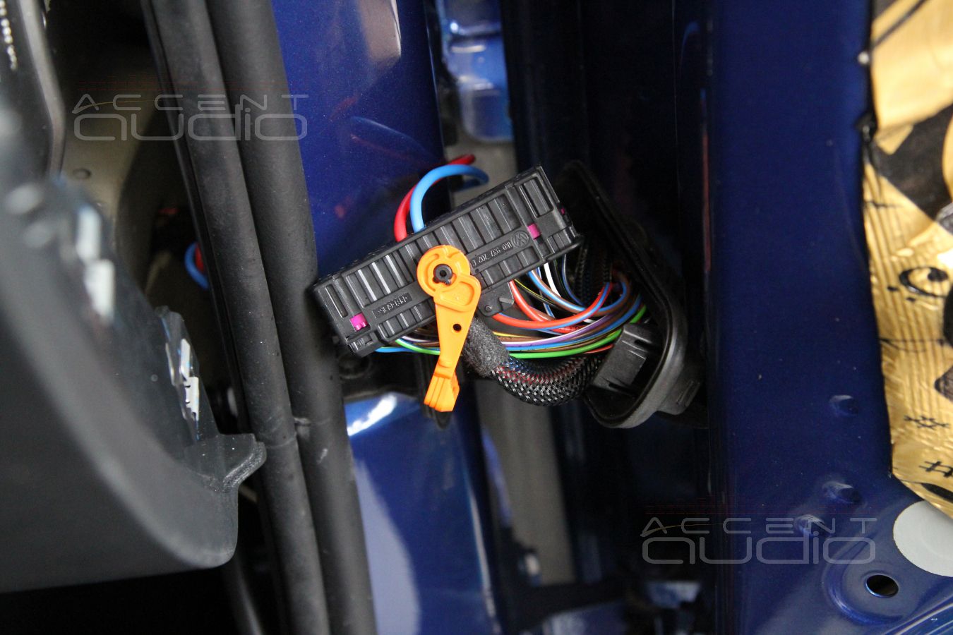 Установка акустики и шумоизоляция дверей Skoda Rapid