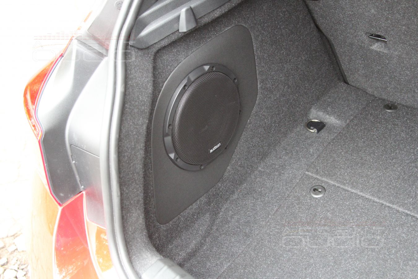 Маленькому сабвуферу – маленький, но качественный корпус: стелс для Audison Prima 8D