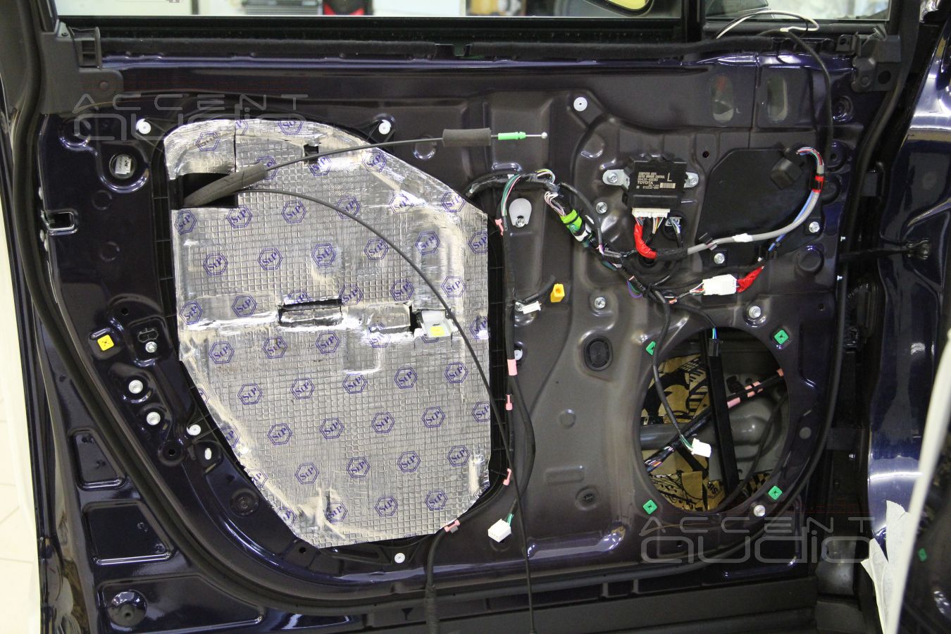 Мидбасы: Установка фронтальной акустики Focal Performance PS165F3 в Lexus RX350 