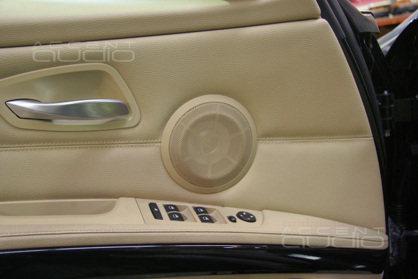 Установка среднечастотных динамиков в BMW 330i E90