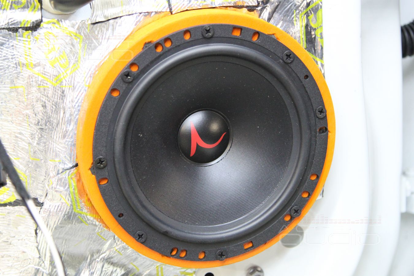 Установка акустики в Volkswagen Golf 7