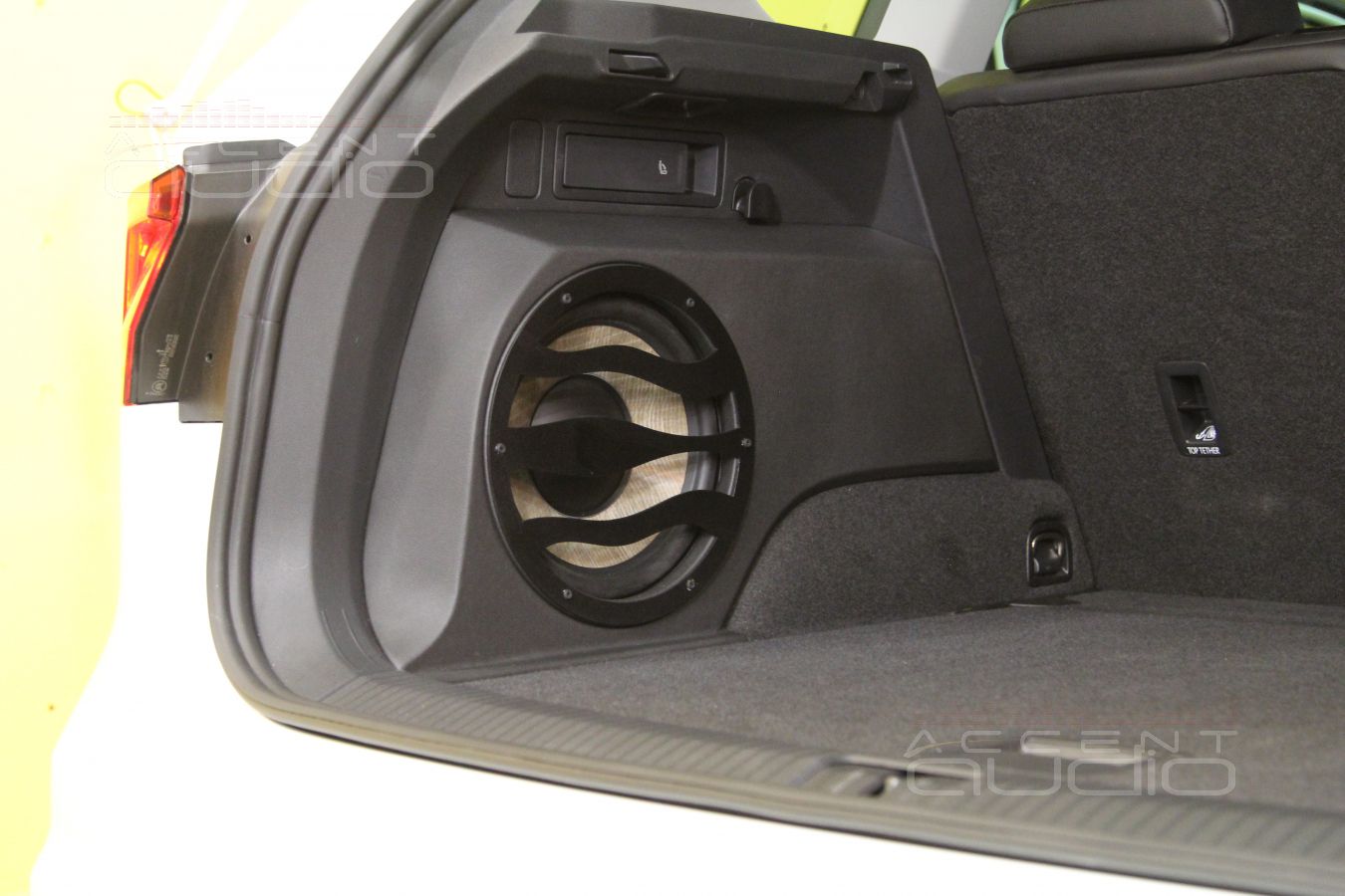 Встроенный сабвуфер в новом Тигуане