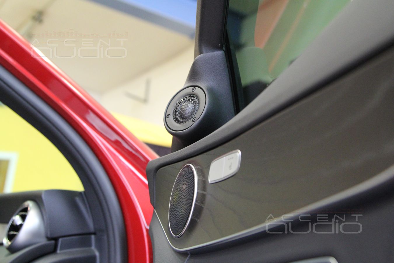 Подиумы под твитеры – лучше, чем с завода: установка ScanSpeak D3004\602000 в новый Mercedes