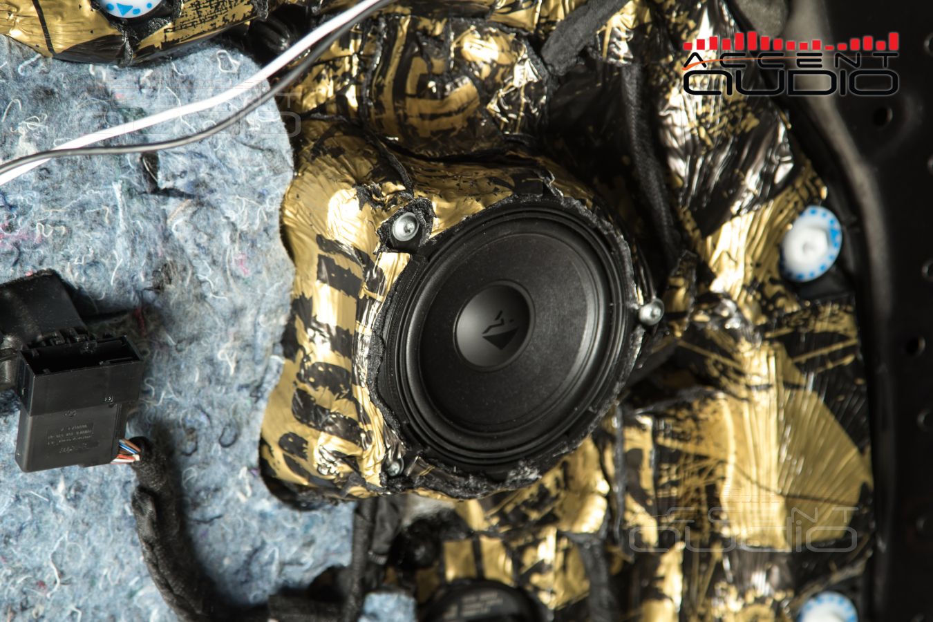 Среднечастотное звено в BMW X7 на динамиках Helix i7 – правильный штатный монтаж