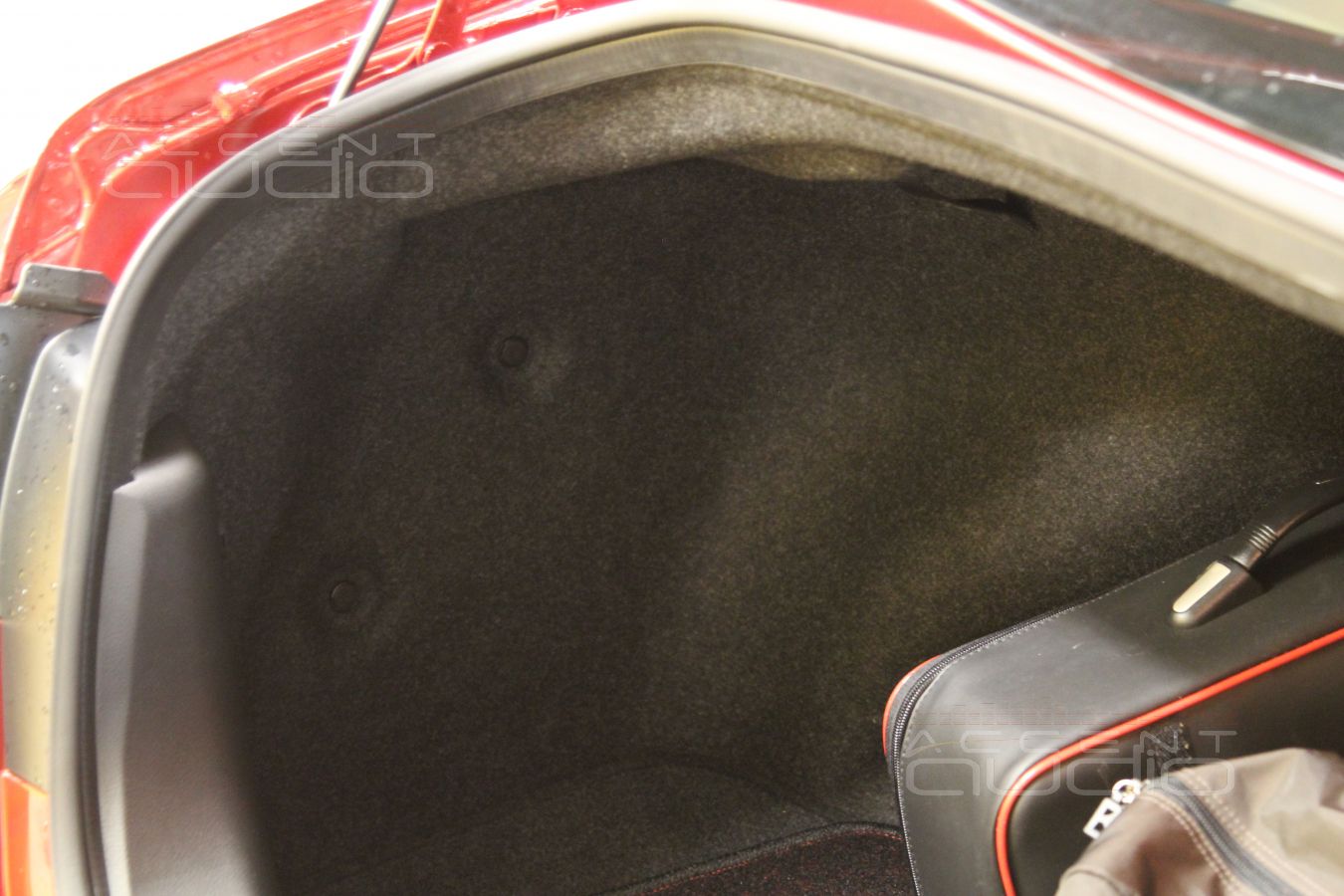 Правые и левые сабвуферы – исполнение на вкус