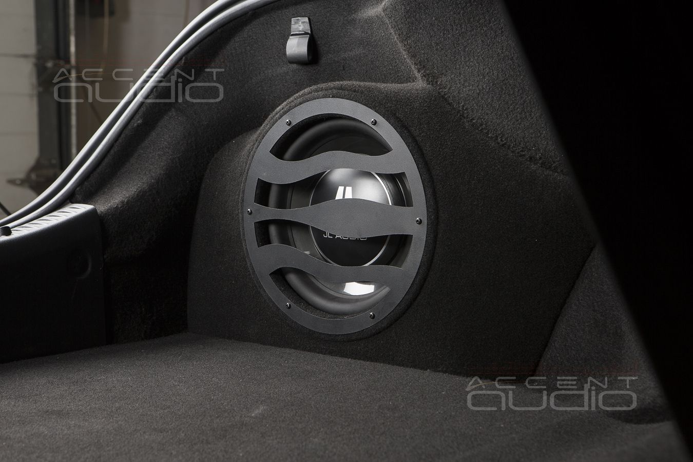 Модернизация штатной аудиосистемы в Mercedes-Benz ML W205: встроенный сабвуфер