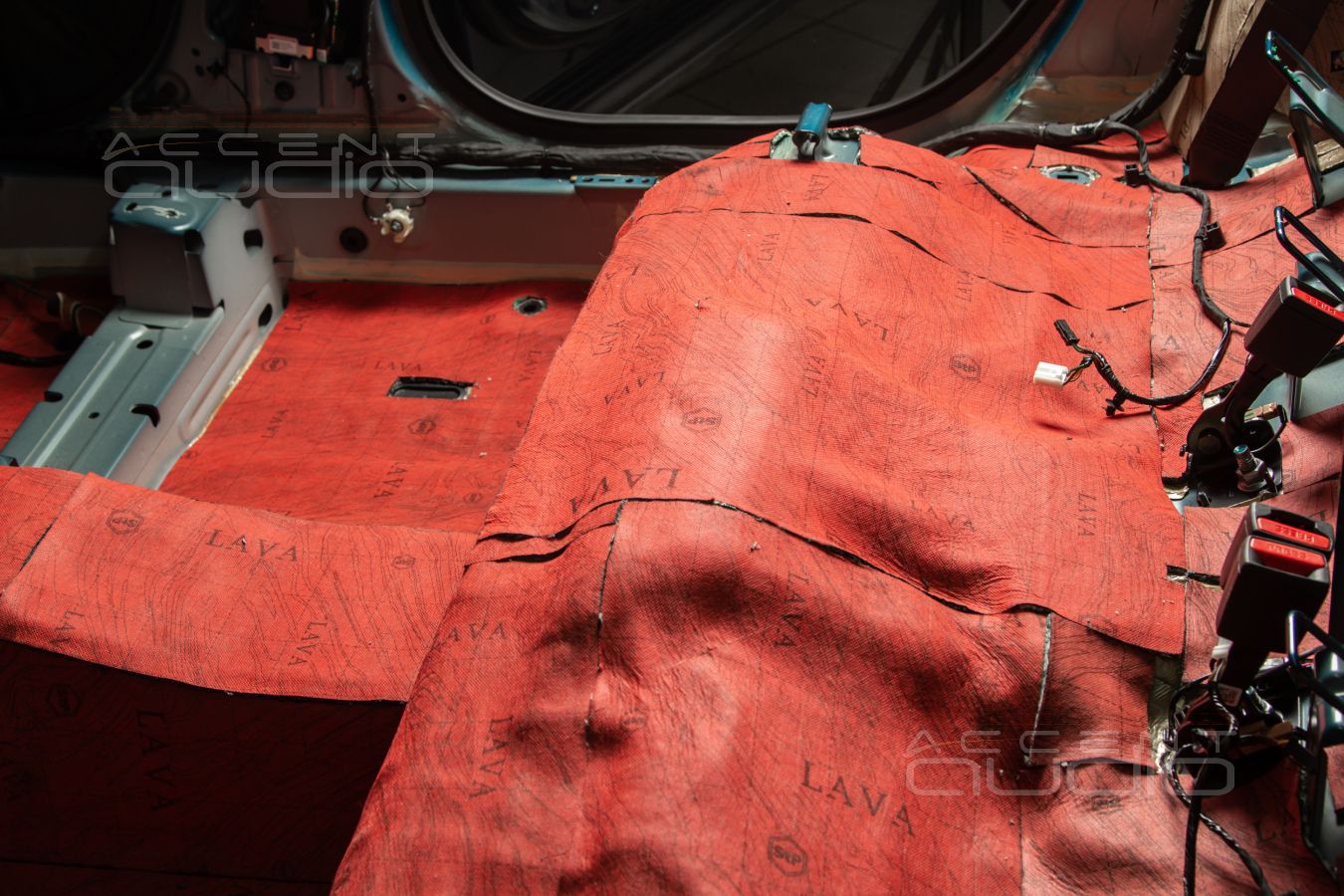 Шумоизоляция Geely Monjaro: материал второго слоя - выбираем лучшее !