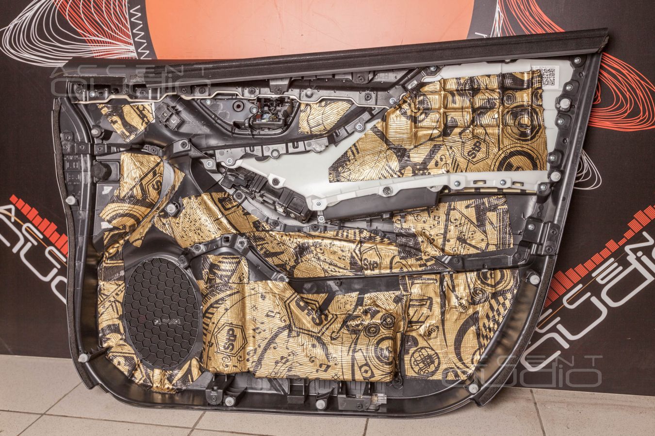 Аудиоподготовка дверей и установка мидбасов Brax ML6P