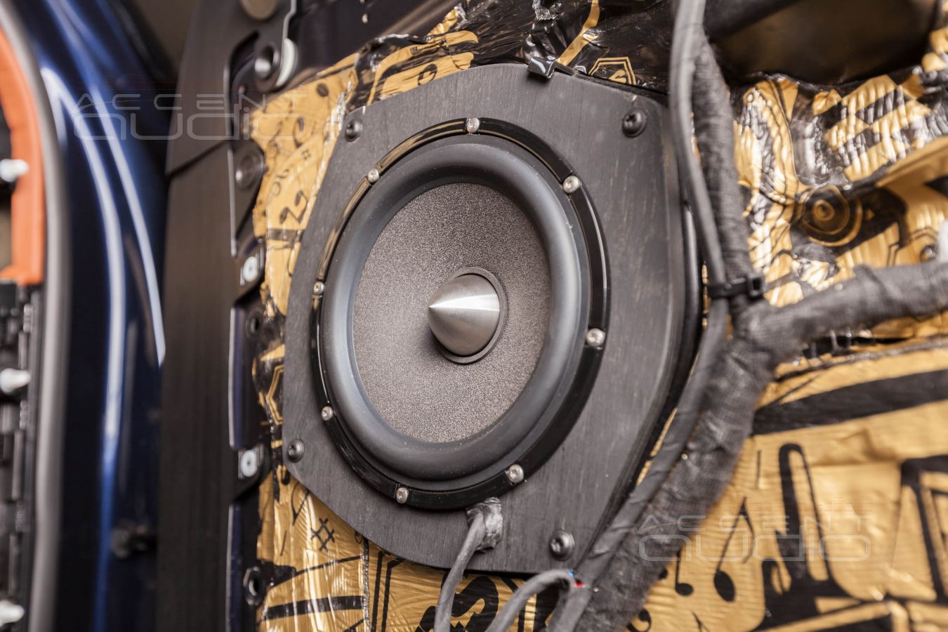 Установка мидбасовых динамиков BRAX Matrix ML6P в RangeRover Vogue и аудиоподготовка дверей