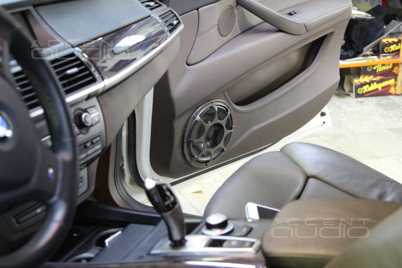 Установка мидбасов Morel в двери BMW X5