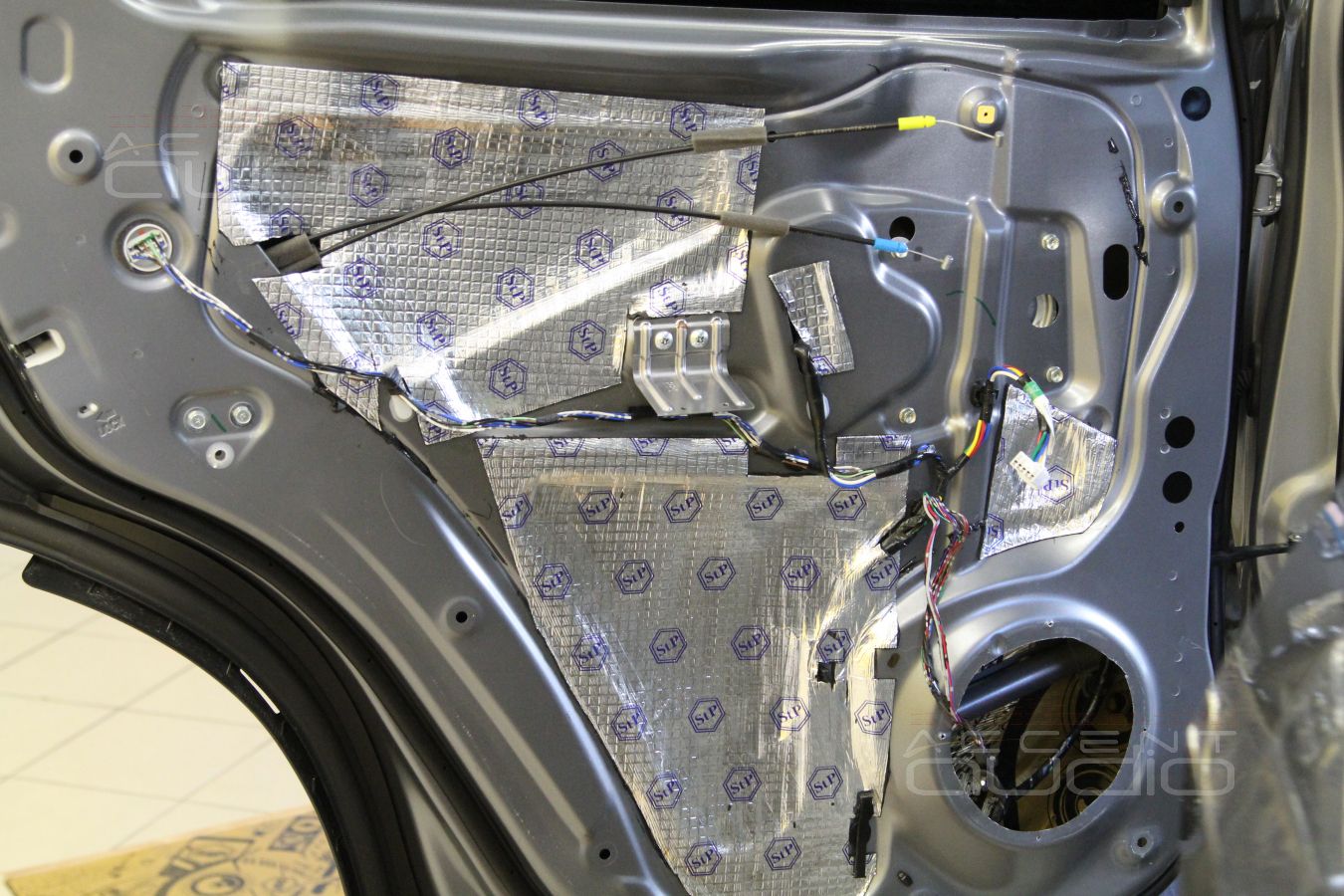 Аудиоподготовка дверей Mitsubishi Pajero Sport