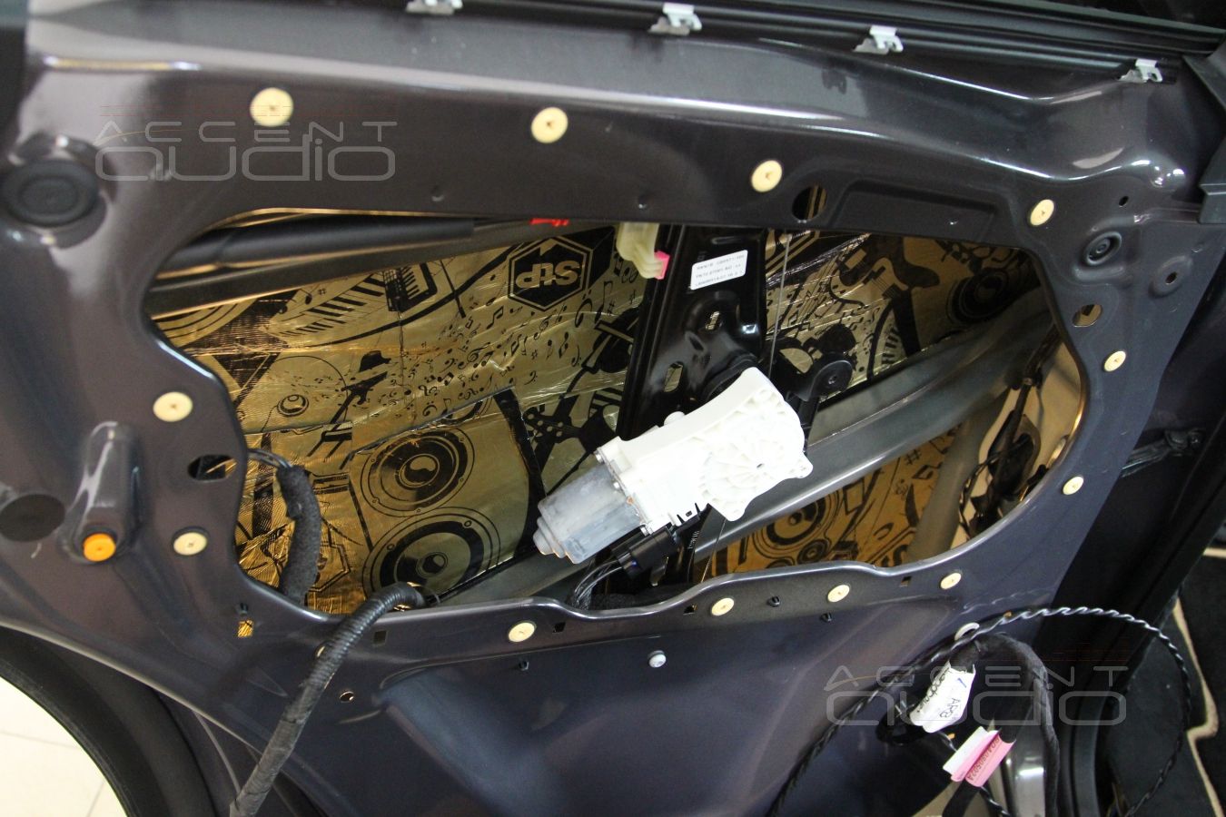 Установка новой акустики Eton в LandRover Discovery Sport