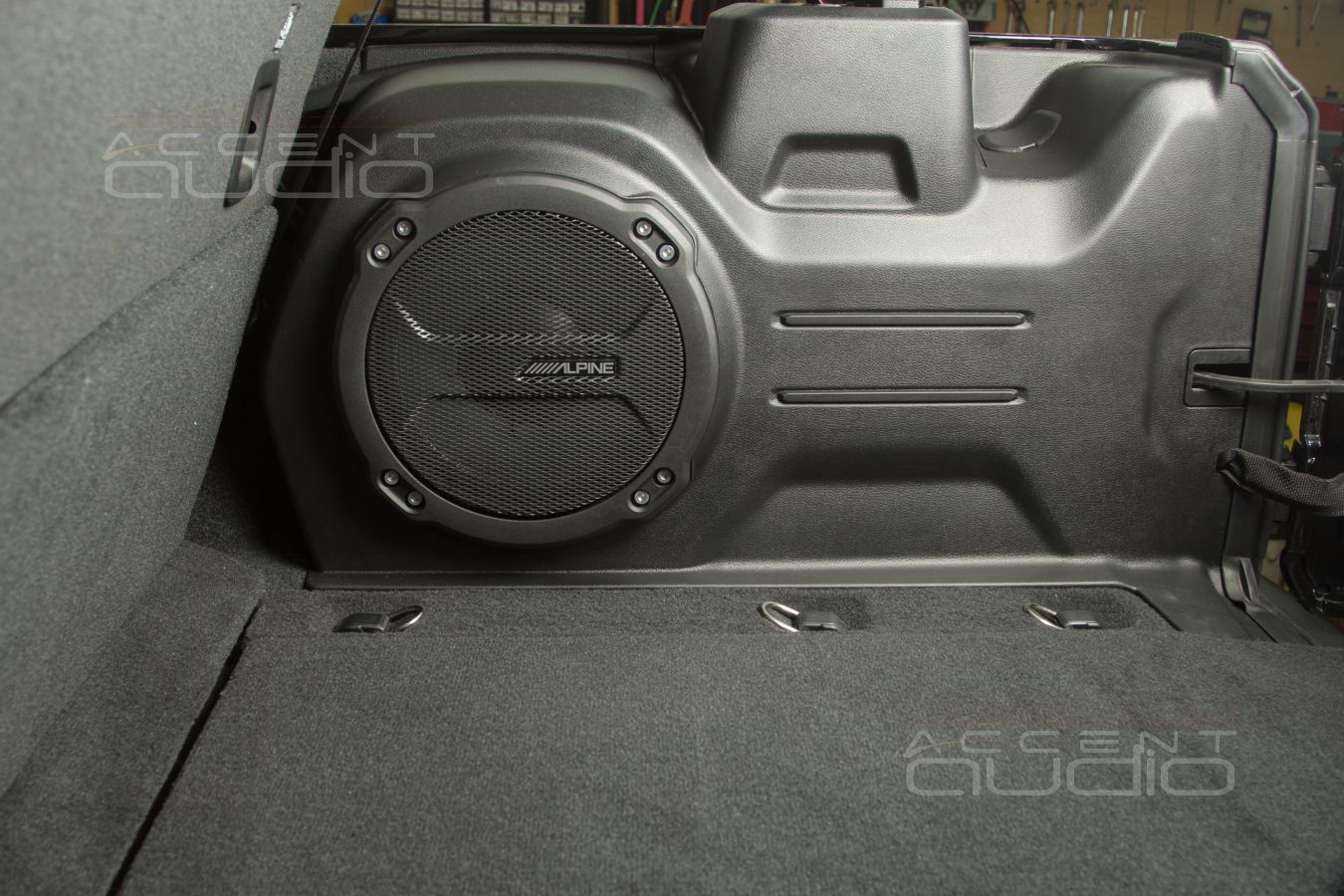 Особенности звука Alpine в Jeep Wrangler Rubicon 2024