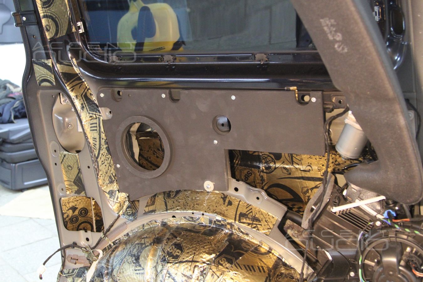 Установка акустики в Volkswagen Multivan