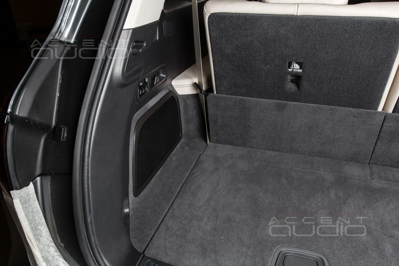 Немецкий сабвуфер Dego в штатном исполнении для Mercedes-Benz GLS 2020