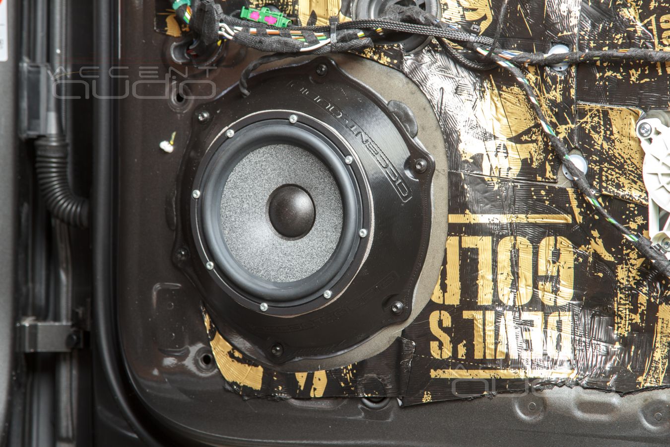 Аудиоподготовка и установка мидбасовых динамиков Brax GL6 в Porsche Cayenne Coupe