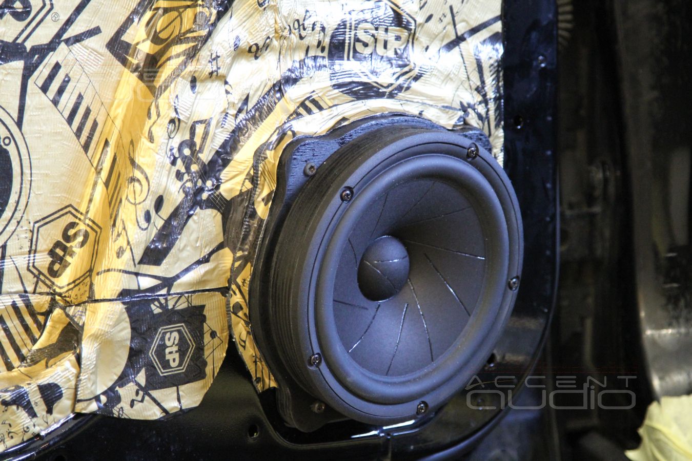 Установка мидбасовых динамиков Scan-Speak Revelator 18W/4531G00