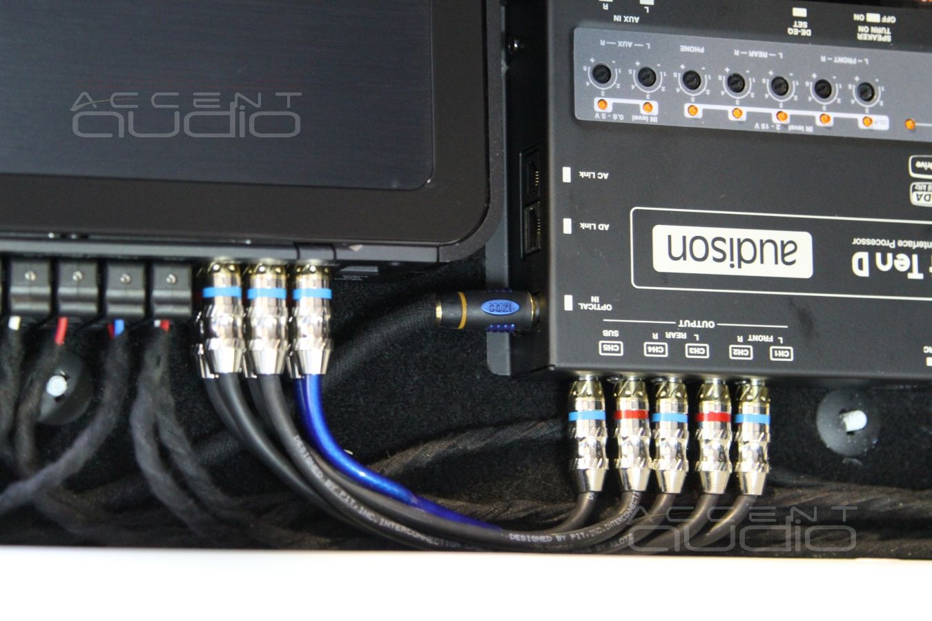 Прокладка проводки и установка усилителя