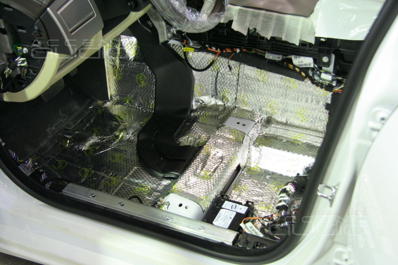 Виброизоляция кузова Jaguar XF